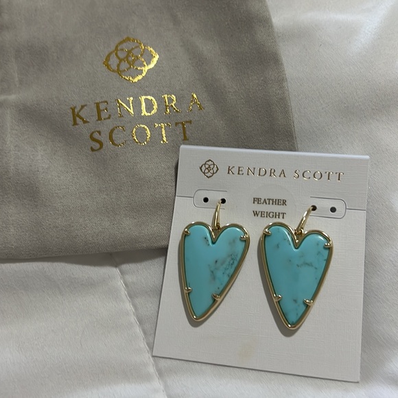 Ansley Heart Gold Drop Earrings - Picture 5 of 6